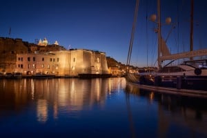 20171205 - Cugo Gran Macina Grand Harbour - facqade at night